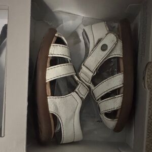 UGG White Leather Kids Sandals